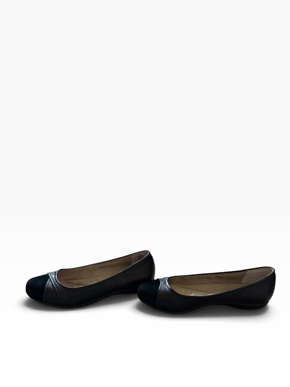 Bass Black leather ballet style flats size 6